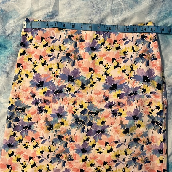 🏖️ Talbots A-line Multicolored Flowered Skirt, Size 6 - Picture 3 of 5
